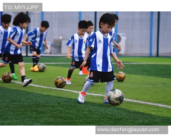 秘鲁与瑞士友谊赛精彩对决展现足球魅力与团队精神